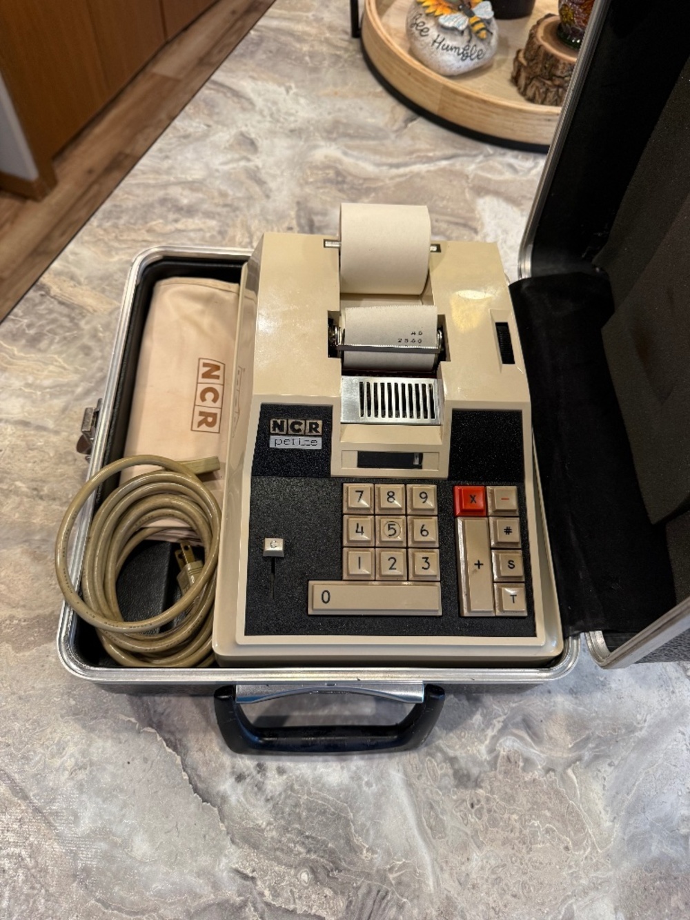 VINTAGE NCR (petite) Electronic Calculator with soft cover and hard cover case